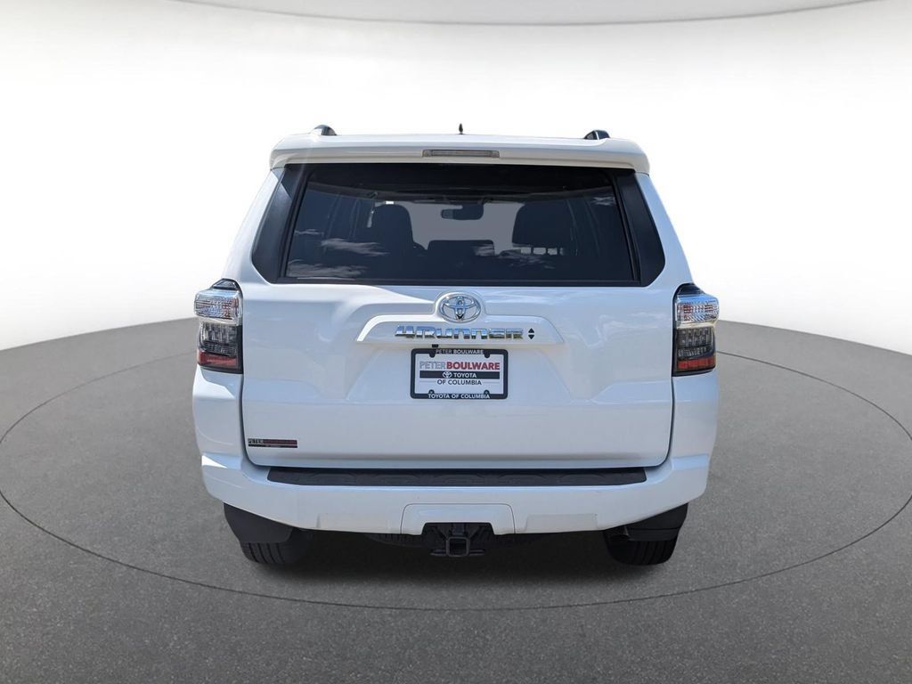 Used 2022 Toyota 4Runner SR5 Premium w/ Moonroof Package AWD/4WD image 4