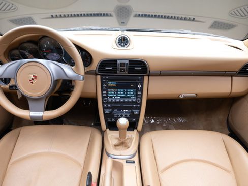Used 2010 Porsche 911 Carrera RWD image 3