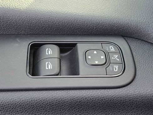 Used 2025 Mercedes-Benz Sprinter 2500 image 25