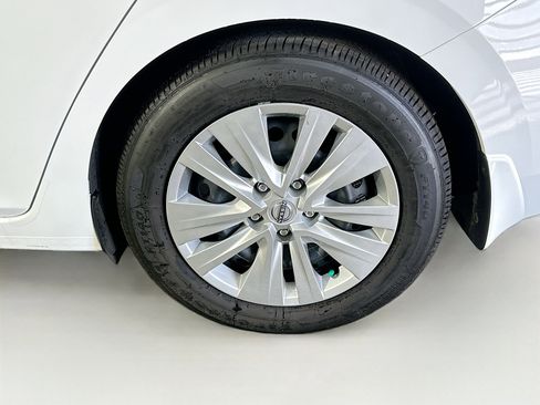 Used 2025 Nissan Sentra S image 11