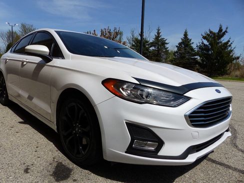 Used 2020 Ford Fusion SE w/ Equipment Group 151A FWD image 10