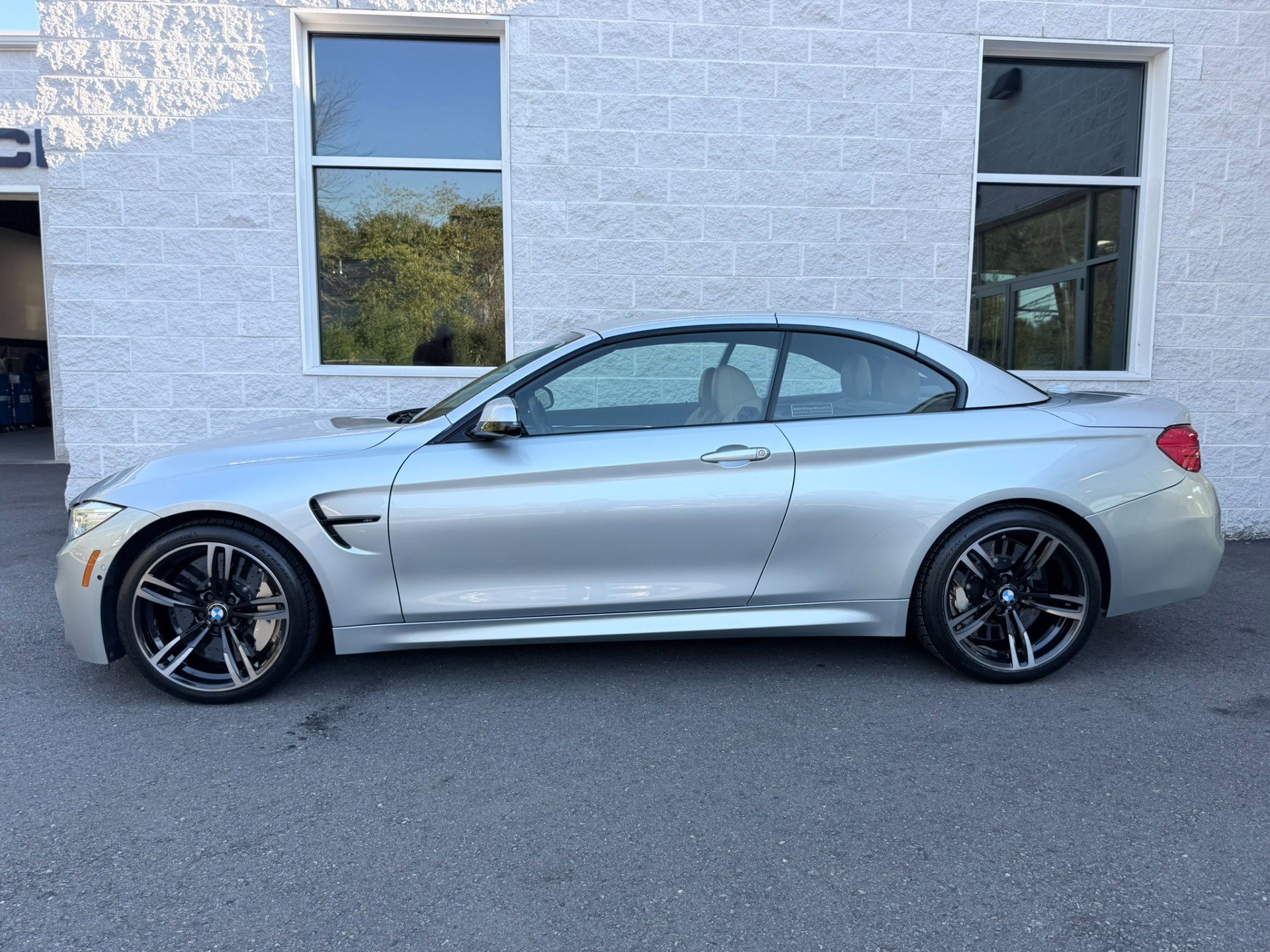 Used 2015 BMW M4 Convertible RWD image 4