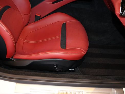 Used 2021 Ferrari Roma RWD image 18