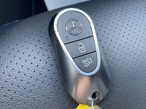 Used 2025 Mercedes-Benz GLC 300 image 28