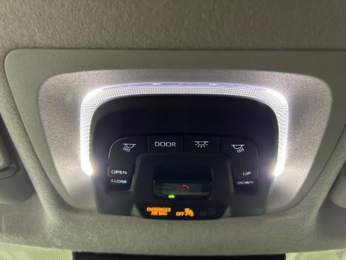 Used 2023 Toyota Corolla Cross XLE w/ Convenience Package AWD/4WD image 31