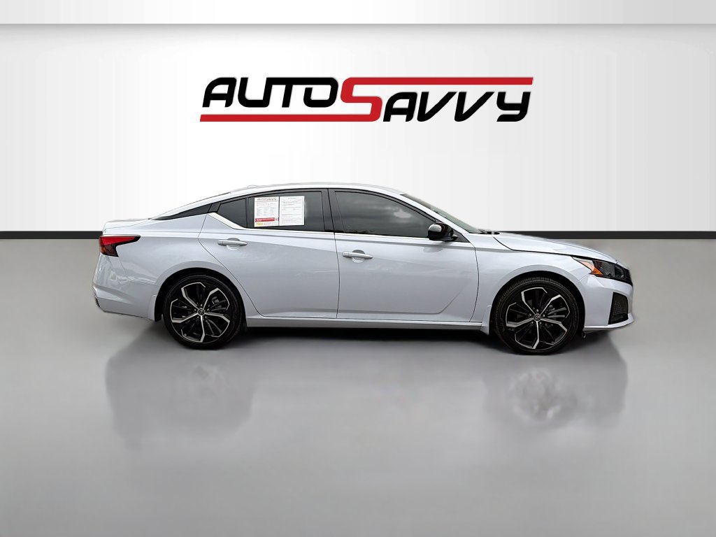 Used 2025 Nissan Altima 2.5 SR FWD image 8