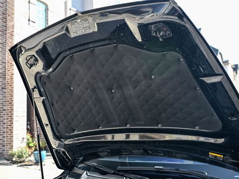 Used 2018 Bentley Bentayga image 17