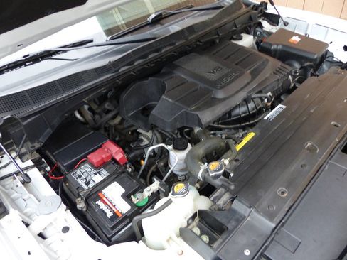 Used 2021 Nissan Titan SV w/ SV Convenience Package AWD/4WD image 17