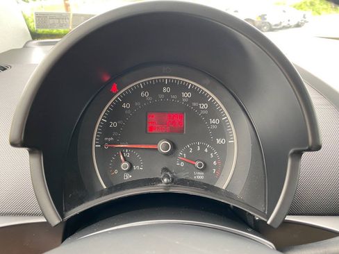 Used 2009 Volkswagen Beetle Coupe FWD image 14