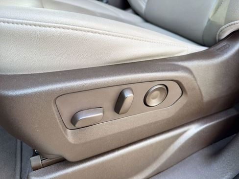 Used 2023 Chevrolet Tahoe Z71 w/ Luxury Package image 13