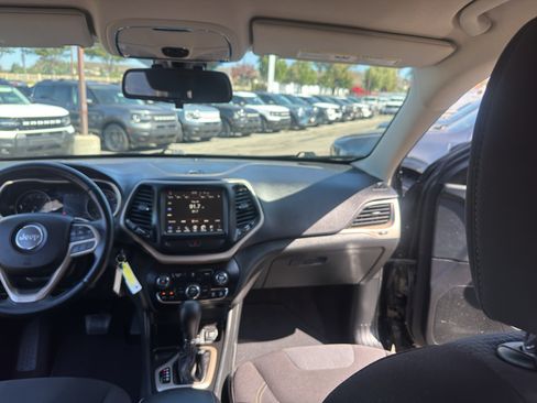 Used 2017 Jeep Cherokee Latitude FWD image 22