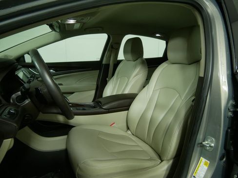 Used 2017 Buick LaCrosse Preferred image 11