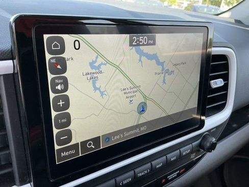 Used 2025 Hyundai Venue Limited FWD image 23