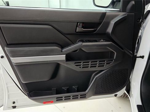 Certified 2025 Toyota Tacoma SR5 image 29