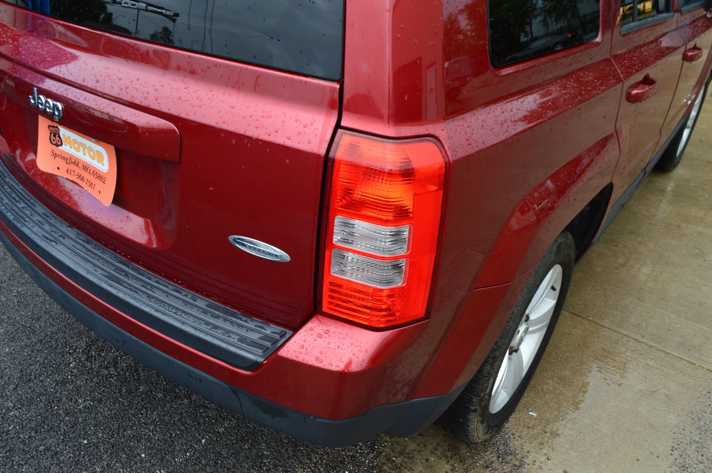 Used 2016 Jeep Patriot Latitude FWD image 9