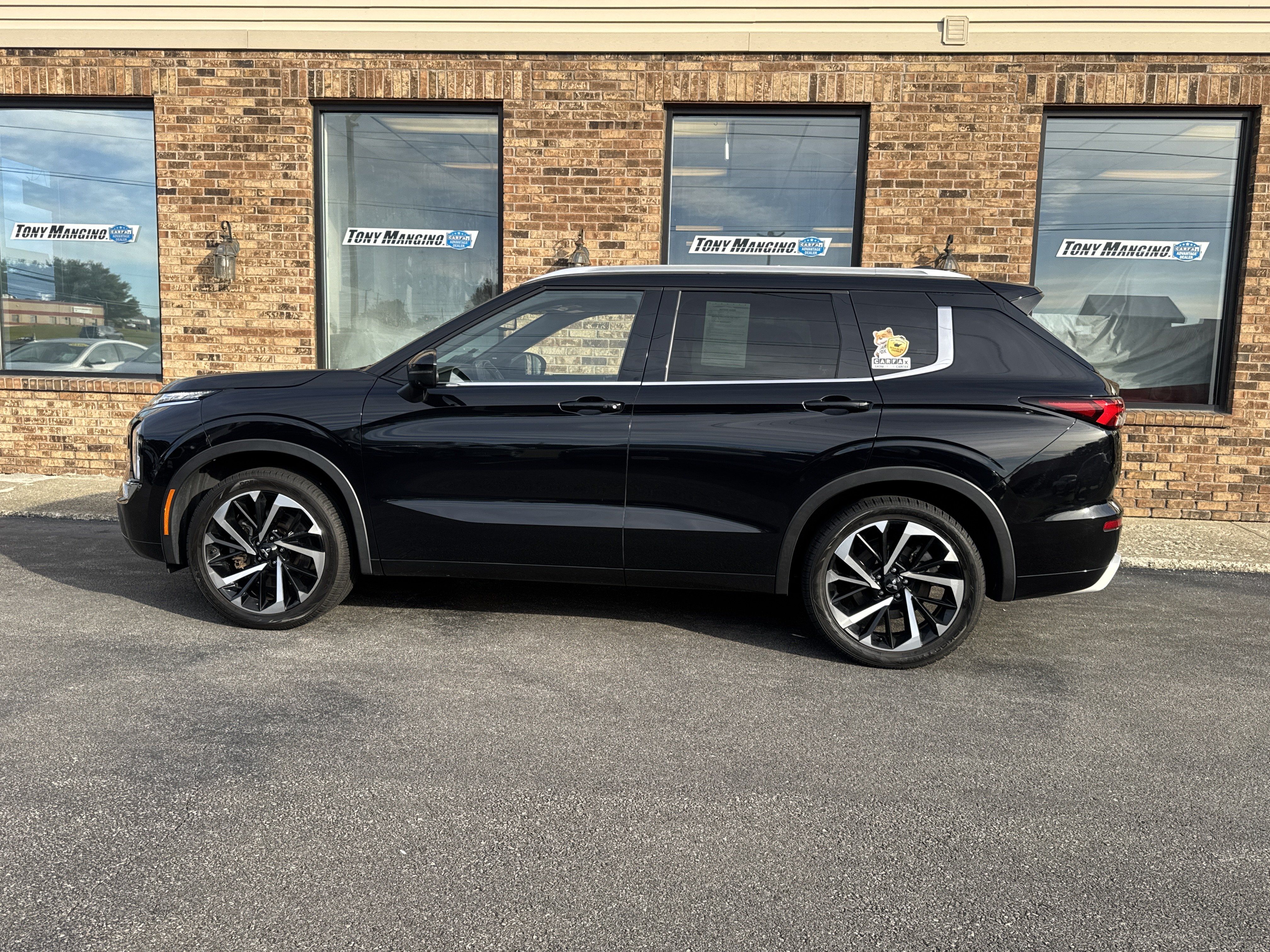 Used 2022 Mitsubishi Outlander SEL AWD/4WD image 2