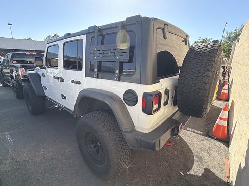 Used 2021 Jeep Wrangler Unlimited Rubicon AWD/4WD image 3