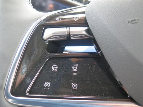 New 2025 Cadillac Optiq Sport 2 image 20