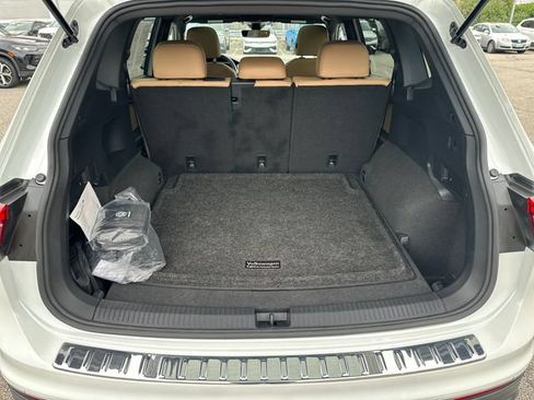 Certified 2023 Volkswagen Tiguan SE w/ Panoramic Sunroof Package AWD/4WD image 33