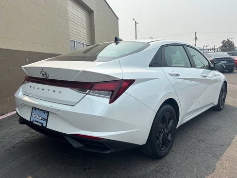 Used 2021 Hyundai Elantra SEL w/ Convenience Package FWD image 5