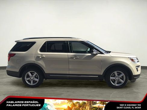 Used 2018 Ford Explorer XLT w/ Equipment Group 202A FWD image 7