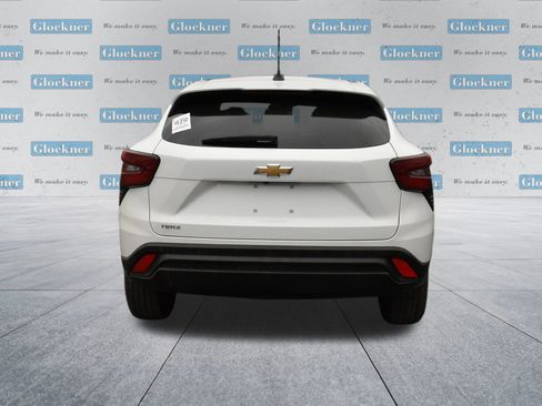 Used 2025 Chevrolet Trax LS image 6
