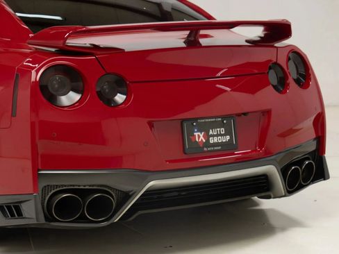 Used 2019 Nissan GT-R Premium w/ Premium Interior Package image 13