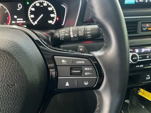 Certified 2025 Honda Pilot Touring image 12