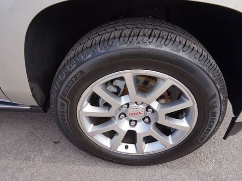 Used 2015 GMC Yukon Denali w/ Premium Package image 18