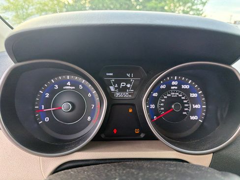 Used 2016 Hyundai Elantra SE w/ Option Group 02 FWD image 3