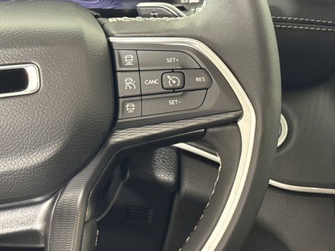 New 2025 Jeep Grand Cherokee Altitude image 18