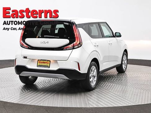 Used 2025 Kia Soul LX w/ LX Technology Package FWD image 5