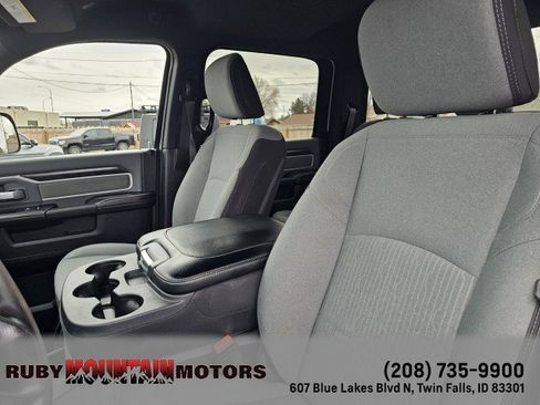Used 2022 RAM 3500 Big Horn AWD/4WD image 17