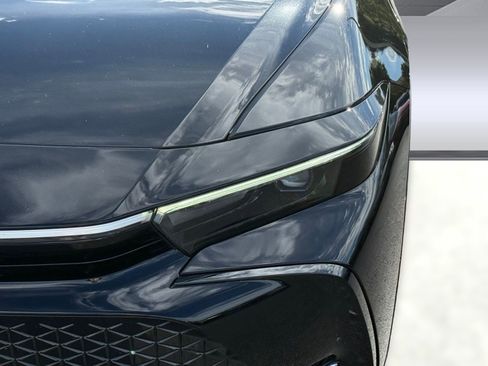 Used 2025 Toyota Crown XLE image 11