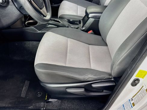 Used 2014 Toyota RAV4 LE AWD/4WD image 16