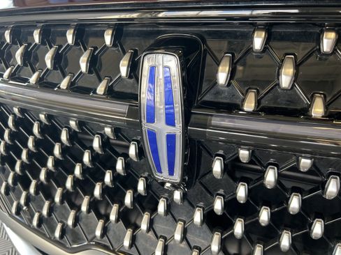 Used 2024 Lincoln Nautilus Reserve image 10