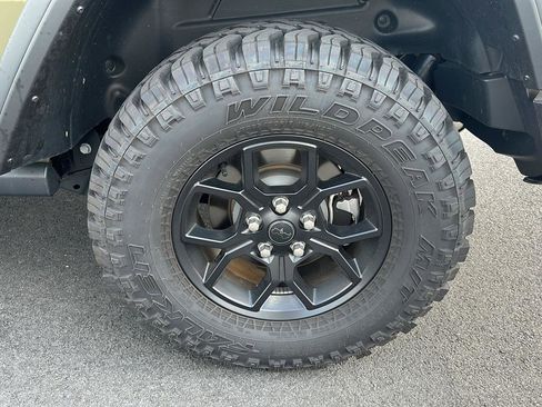 Used 2025 Jeep Wrangler Sport AWD/4WD image 23