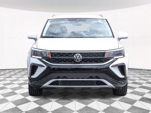 Used 2023 Volkswagen Taos SE w/ Black Wheel Package FWD image 8