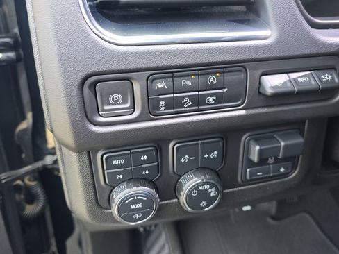 Used 2024 Chevrolet Suburban High Country AWD/4WD image 14