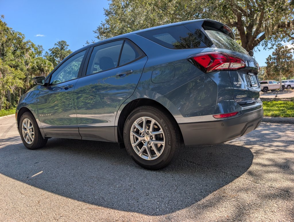 Used 2024 Chevrolet Equinox LS w/ Driver Confidence II Package FWD image 6