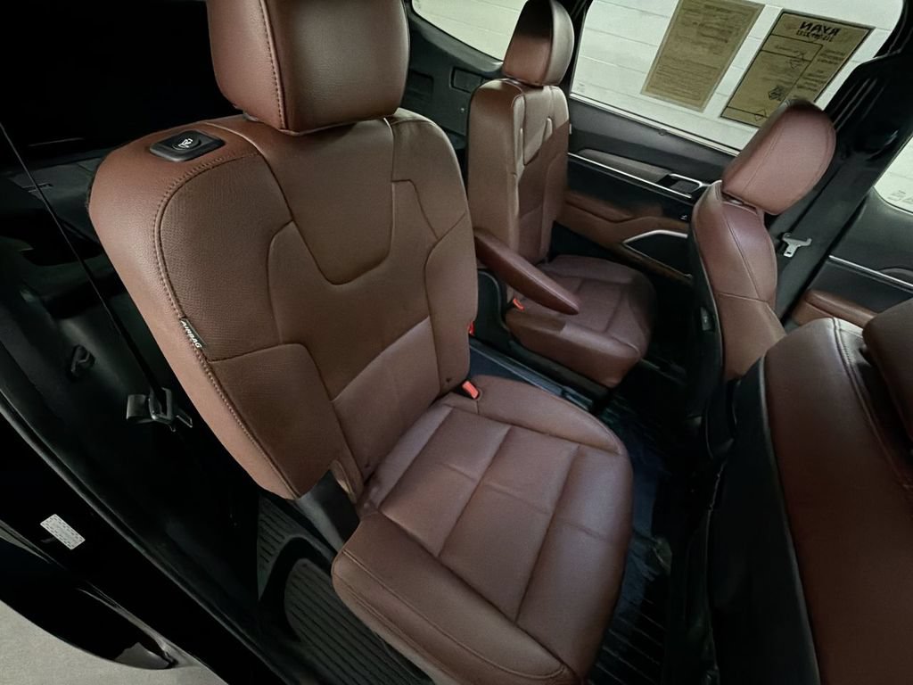 Used 2023 Kia Telluride EX w/ EX Captain's Chair Package AWD/4WD image 27