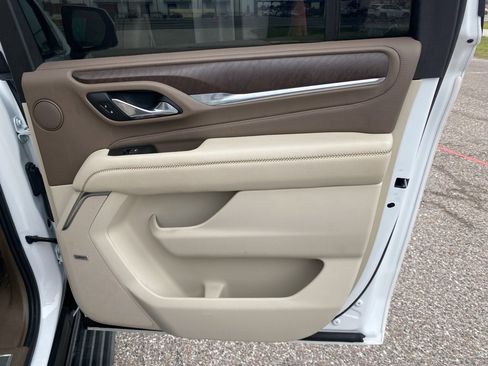 Used 2021 GMC Yukon XL Denali w/ Denali Premium Package image 16