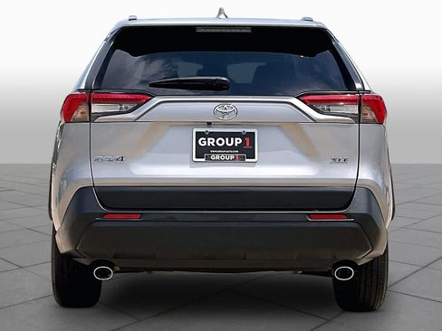 Used 2025 Toyota RAV4 XLE FWD image 5