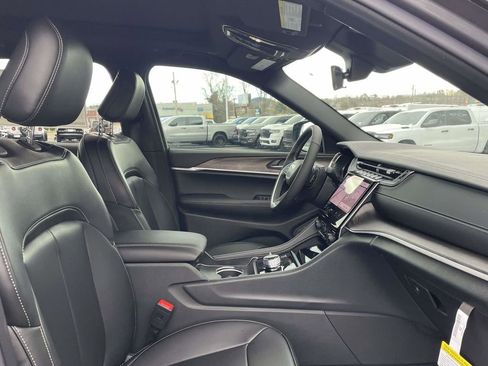 New 2025 Jeep Grand Cherokee L Limited w/ Trailer Tow Package image 15