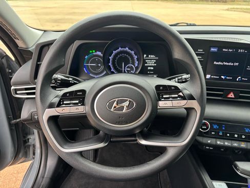 Used 2022 Hyundai Elantra Blue image 15