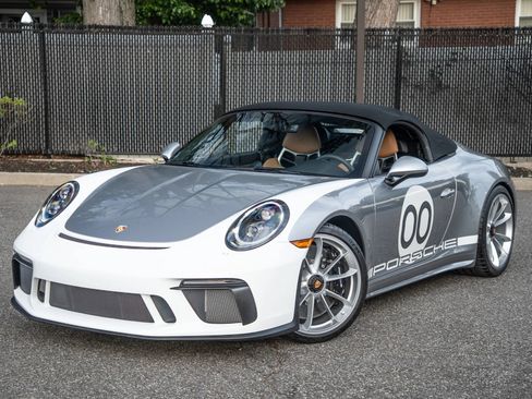 Used 2019 Porsche 911 Speedster RWD image 10