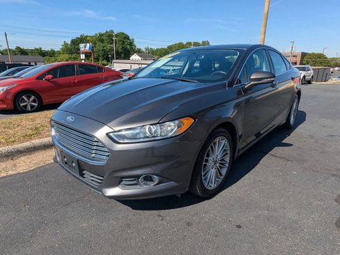 Used 2016 Ford Fusion SE w/ Equipment Group 202A AWD/4WD image 3