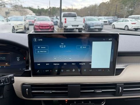 New 2026 Lincoln Corsair Premiere image 17