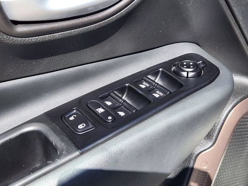 Used 2023 Jeep Renegade Latitude AWD/4WD image 15