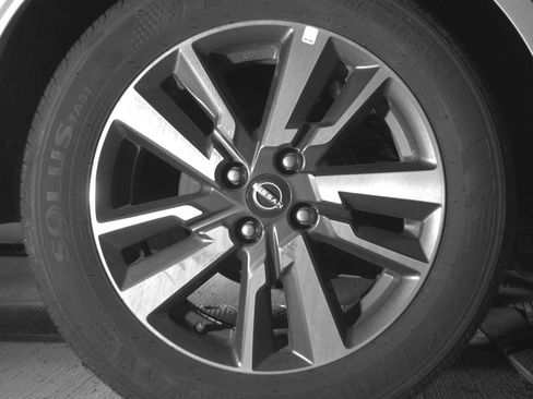 Used 2025 Nissan Versa SV image 15